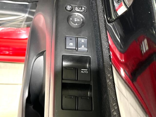 N-BOXカスタム 2トーンカラースタイル G SSパッケージ 禁煙車 両側パワースライドドア 純正ナビ バックカメラ ETC ドライブレコーダー オートエアコン オートライト スマートキー シティブレーキアクティブシステム アームレスト HIDヘッドライト(36枚目)