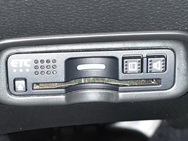 ヴェゼル ハイブリッドZ・ホンダセンシング 禁煙車 純正8型ナビ バックカメラ レーダークルーズ LEDヘッドライト シートヒーター コーナーセンサー ハーフレザーシート 革巻きステアリング 純正17インチアルミ パドルシフト オートライト(7枚目)