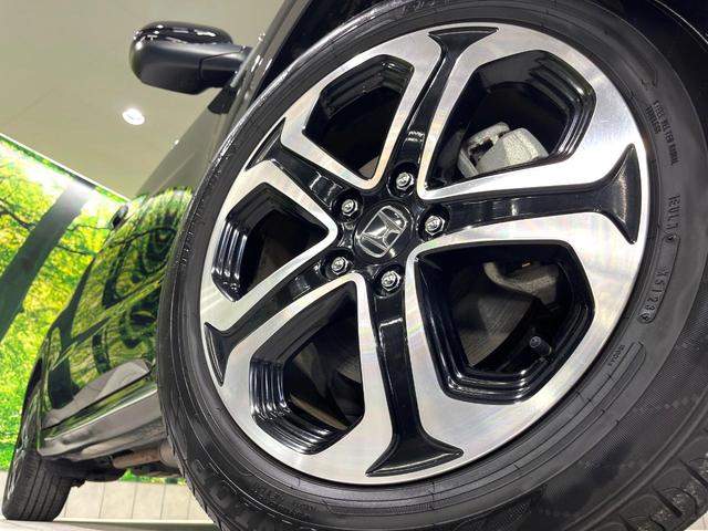 ヴェゼル ハイブリッドZ・ホンダセンシング 禁煙車 純正8型ナビ バックカメラ レーダークルーズ LEDヘッドライト シートヒーター コーナーセンサー ハーフレザーシート 革巻きステアリング 純正17インチアルミ パドルシフト オートライト(13枚目)