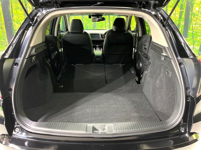 ヴェゼル ハイブリッドZ・ホンダセンシング 禁煙車 純正8型ナビ バックカメラ レーダークルーズ LEDヘッドライト シートヒーター コーナーセンサー ハーフレザーシート 革巻きステアリング 純正17インチアルミ パドルシフト オートライト(42枚目)