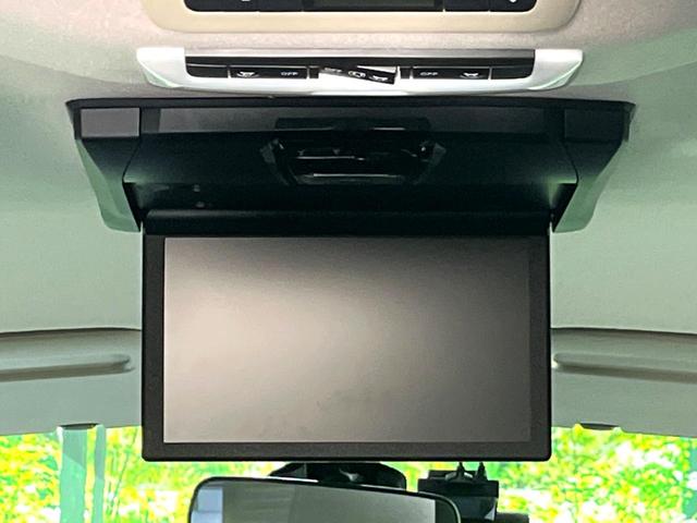 【フリップダウンモニター】大画面モニターで後席でもエンタメをお楽しみいただけます。小さなお子様にも大人気の装備です♪