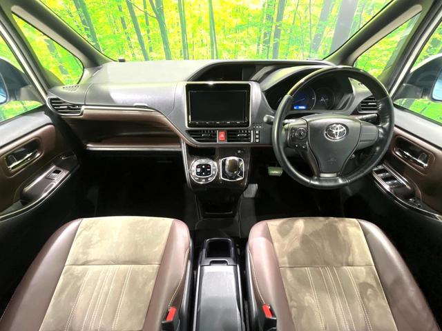 エスクァイア ハイブリッドGi プレミアムパッケージ 禁煙車 純正9型ナビ フリップダウンモニター 両側電動スライドドア セーフティセンス バックカメラ シートヒーター LEDヘッドライト クルーズコントロール ステアリングヒーター オートハイビーム(2枚目)