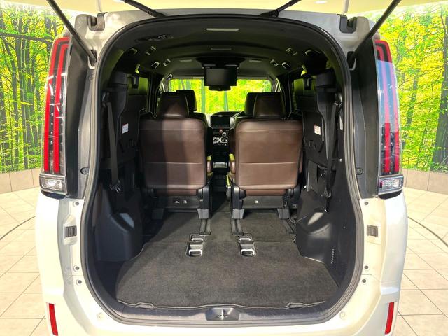 エスクァイア ハイブリッドGi プレミアムパッケージ 禁煙車 純正9型ナビ フリップダウンモニター 両側電動スライドドア セーフティセンス バックカメラ シートヒーター LEDヘッドライト クルーズコントロール ステアリングヒーター オートハイビーム(11枚目)