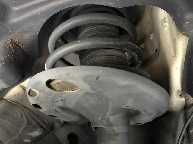 エスクァイア ハイブリッドGi プレミアムパッケージ 禁煙車 純正9型ナビ フリップダウンモニター 両側電動スライドドア セーフティセンス バックカメラ シートヒーター LEDヘッドライト クルーズコントロール ステアリングヒーター オートハイビーム(20枚目)