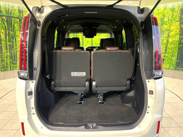 エスクァイア ハイブリッドGi プレミアムパッケージ 禁煙車 純正9型ナビ フリップダウンモニター 両側電動スライドドア セーフティセンス バックカメラ シートヒーター LEDヘッドライト クルーズコントロール ステアリングヒーター オートハイビーム(55枚目)