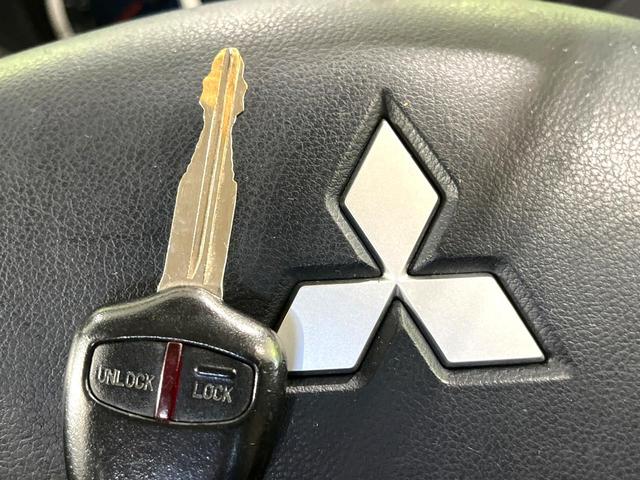 パジェロミニ ＸＲ　禁煙車　ターボ　エアコン　オーディオ　ドラレコ　電動格納ミラー　キーレス　盗難防止装置　プライバシーガラス　１５インチアルミホイール　ＣＤ再生　ダイヤル式ヘッドライトレベライザー（6枚目）