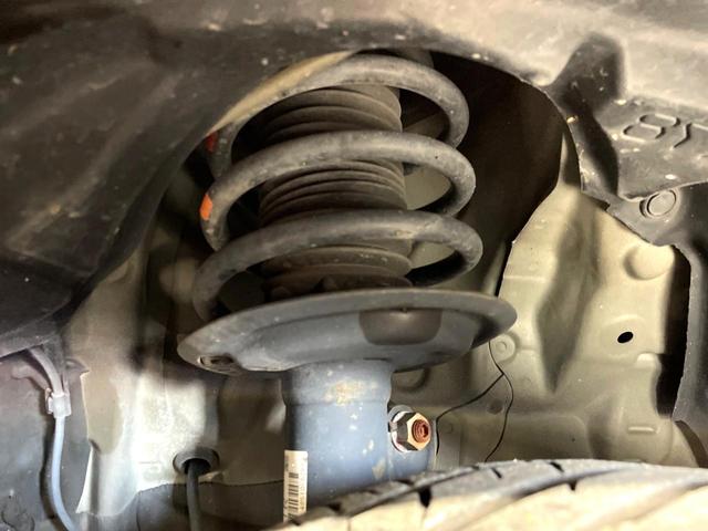 シエンタ ハイブリッドG クエロ 禁煙車 両側電動スライドドア 純正9型ナビ 全周囲カメラ トヨタセーフティセンス ステアリングヒーター コーナーセンサー シートヒーター レーンキープ LEDヘッド ETC クルコン オートハイビーム(20枚目)