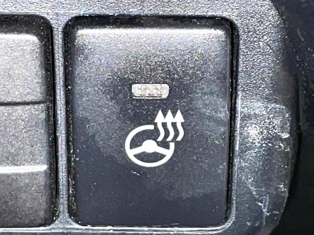 シエンタ ハイブリッドG クエロ 禁煙車 両側電動スライドドア 純正9型ナビ 全周囲カメラ トヨタセーフティセンス ステアリングヒーター コーナーセンサー シートヒーター レーンキープ LEDヘッド ETC クルコン オートハイビーム(40枚目)