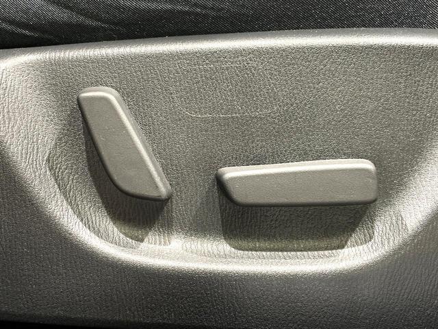 MAZDA2 15Sプロアクティブ Sパッケージ 禁煙車 マツダコネクトナビ 全周囲カメラ 衝突軽減装置 レーダークルーズコントロール シートヒーター パワーシート コーナーセンサー CD/DVD再生 レーンキープ スマートキー LEDヘッド(31枚目)