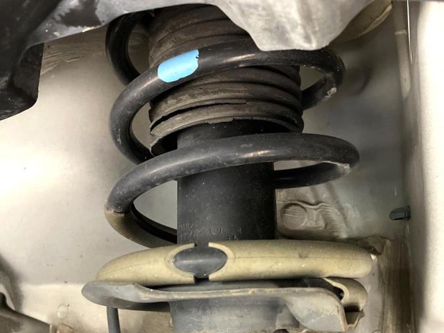 お車を安心してお乗りいただく為には、足回りの定期点検が欠かせません。サービスサポート（有償保証）では無料点検もご提供しており、安心のカーライフをお過ごしいただけるサポート体制が整っています。