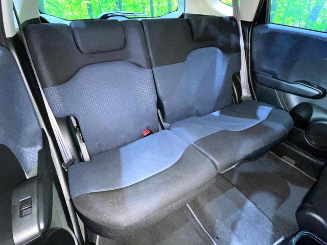 後部座席も気になるようなキズ・汚れやへたり等、大きなダメージはなく、良好な状態です。