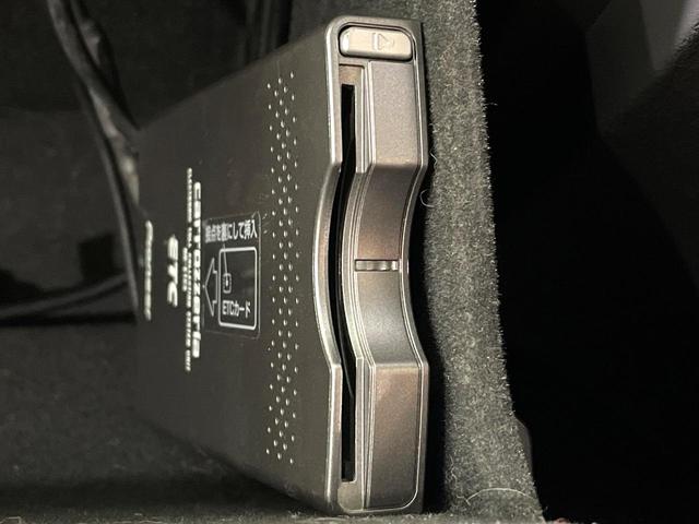 アルファード ２４０Ｓ　Ｃパッケージ　禁煙車　サンルーフ　両側電動スライドドア　フリップダウンモニター　ディスプレイオーディオ　バックカメラ　パワーバックドア　パワーシート　二列目シートオットマン　コーナーセンサー　リアオートエアコン（42枚目）