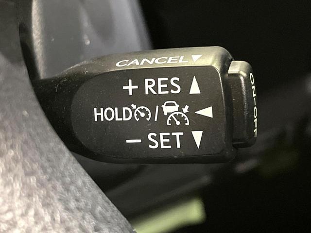 【レーダークルーズコントロール】高速道路での長距離走行が楽に！！自動で速度を保つクルーズコントロールが、衝突軽減システムと連携し、前方の車両を感知して車間を保つように速度調節してくれます！！