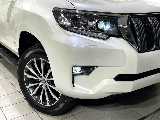 【ＬＥＤヘッドライト】悪天候や夜間走行時も良好な視界を確保し安心して運転できる高輝度ＬＥＤヘッドライトを装備！点灯速度が早く、消費電力も抑えられています。