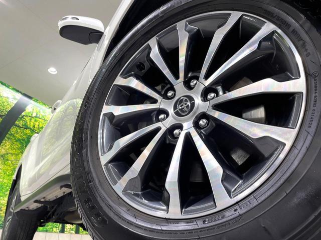 【純正オプション１９インチアルミホイール】純正オプションホイールを装着。走行性能の向上に加え、外観もよりスタイリッシュになっています。