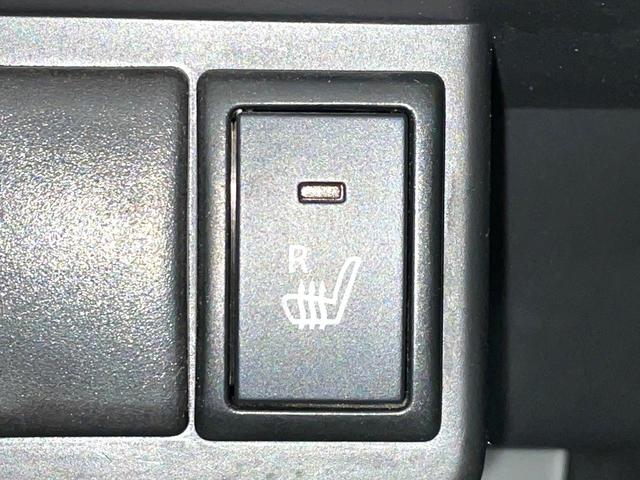 【シートヒーター】寒い日に重宝するシートヒーター！エアコンより早く温まってくれるので寒がりの人も安心ですね♪エアコンの温風は乾燥するから苦手、という方にもをおすすめです。