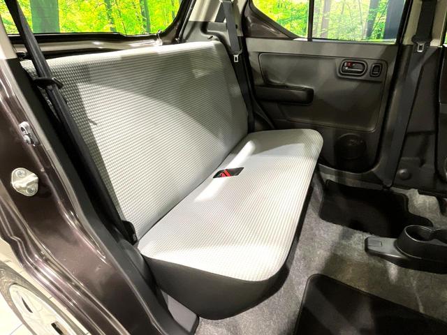 後部座席も気になるようなキズ・汚れやへたり等、大きなダメージはなく、良好な状態です。