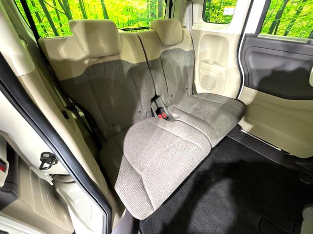 後部座席も気になるようなキズ・汚れやへたり等、大きなダメージはなく、良好な状態です。