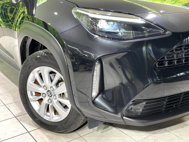 ヤリスクロス ハイブリッドＧ　禁煙車　純正８型ディスプレイオーディオ　全周囲カメラ　レーダークルーズ　セーフティセンス　ＬＥＤヘッド　シートヒーター　オートハイビーム　革巻きステアリング　純正１６インチアルミ　ＥＴＣ（12枚目）