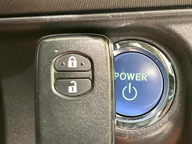 アクア Ｓ　禁煙車　純正ナビ　純正オプションアルミホイール　バックカメラ　セーフティセンス　レーンキープアシスト　スマートキー　ＬＥＤヘッドライト　ＥＴＣ　オートハイビーム　オートライト　オートエアコン（6枚目）