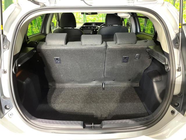 アクア Ｓ　禁煙車　純正ナビ　純正オプションアルミホイール　バックカメラ　セーフティセンス　レーンキープアシスト　スマートキー　ＬＥＤヘッドライト　ＥＴＣ　オートハイビーム　オートライト　オートエアコン（10枚目）