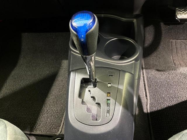 アクア Ｓ　禁煙車　純正ナビ　純正オプションアルミホイール　バックカメラ　セーフティセンス　レーンキープアシスト　スマートキー　ＬＥＤヘッドライト　ＥＴＣ　オートハイビーム　オートライト　オートエアコン（21枚目）