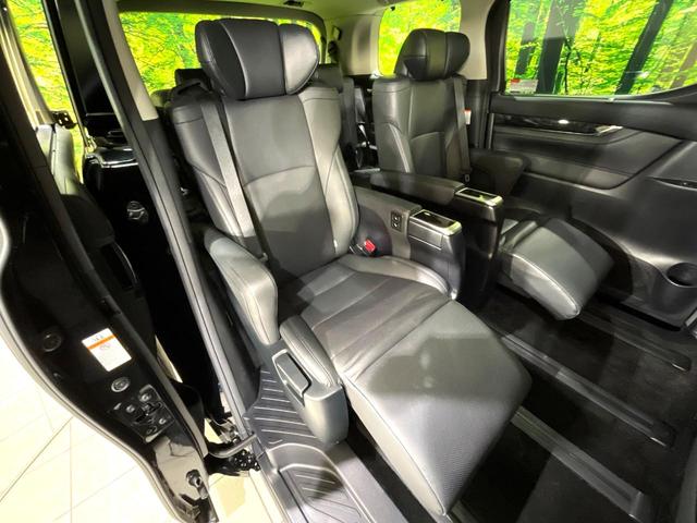 アルファード ２．５Ｓ　Ｃパッケージ　禁煙車　後期　サンルーフ　純正９型ナビ　バックカメラ　フリップダウン　レーダークルーズ　両側電動ドア　セーフティセンス　３眼ＬＥＤヘッド　シートベンチレーション　電動リアゲート（9枚目）