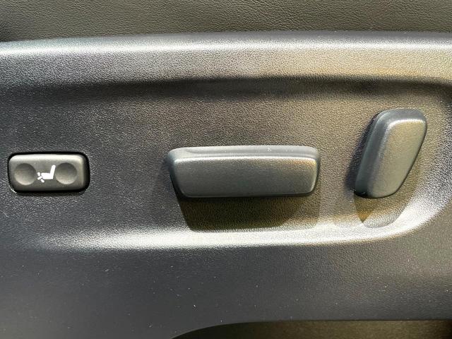 アルファード ２．５Ｓ　Ｃパッケージ　禁煙車　後期　サンルーフ　純正９型ナビ　バックカメラ　フリップダウン　レーダークルーズ　両側電動ドア　セーフティセンス　３眼ＬＥＤヘッド　シートベンチレーション　電動リアゲート（65枚目）