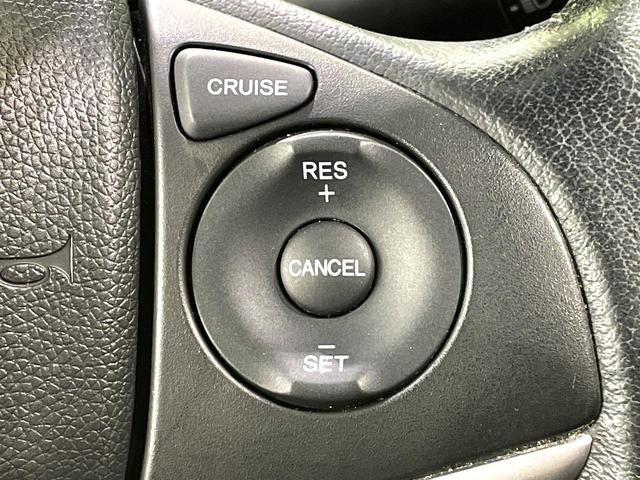 【クルーズコントロール】高速道路もラクラク走行。アクセルを離しても一定速度で走行ができ、長距離運転時の負担を軽減！加速・減速も簡単なスイッチ操作で調整できます。