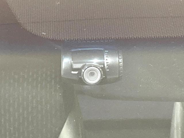 【ドライブレコーダー】安心・安全なカーライフに必須のドライブレコーダーを装備！走行中はもちろん、あおり運転や事故に遭遇した際の状況も映像で記録し、万一のリスクに備えます。