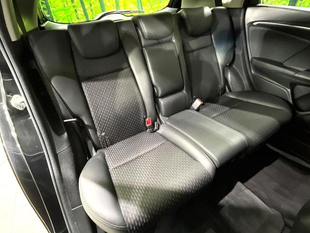後部座席も気になるようなキズ・汚れやへたり等、大きなダメージはなく、良好な状態です。