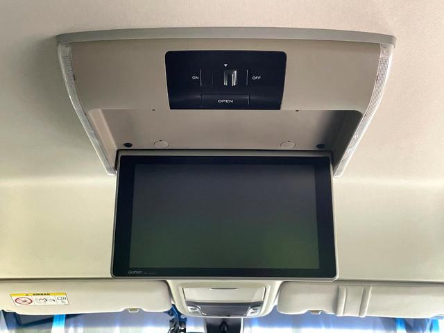 【フリップダウンモニター】大画面モニターで後席でもエンタメをお楽しみいただけます。小さなお子様にも大人気の装備です♪