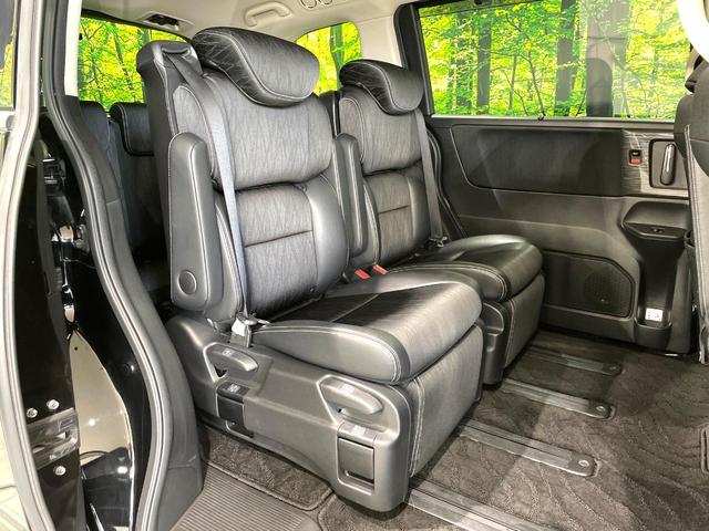 後部座席も気になるようなキズ・汚れやへたり等、大きなダメージはなく、良好な状態です。