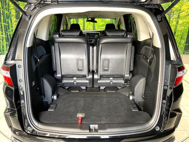 後席を格納すると、これだけの広さが！シーンに合わせたシートアレンジで、大きな荷物も積むことが出来ます♪