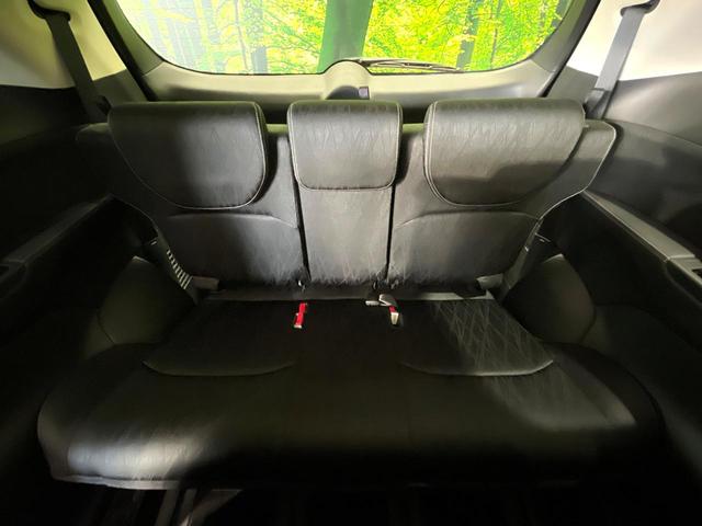 ３列目シートはもちろん状態良好☆大人でもゆったりと座って頂けますので、大人数でのお出かけもラクラクです♪ご家族で、気の知れた仲間で、ドライブに行くのが楽しみですね♪