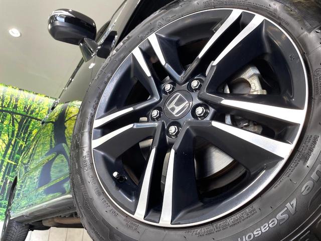 【純正１７インチアルミホイール】外観にマッチした純正アルミホイールを装着しております。各種社外アルミホイールや、スタッドレスタイヤも取扱いしております。是非ご相談ください♪