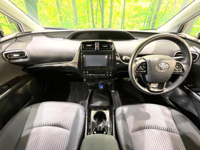 プリウス A 禁煙車 純正ナビ バックカメラ ヘッドアップディスプレイ ブラインドスポットモニター レーダークルーズ パワーシート LEDヘッド オートライト オートエアコン スマートキー パークアシスト ドラレコ(2枚目)