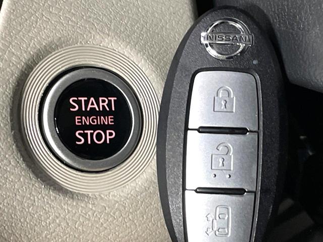 【インテリジェントキー】カバンやポケットに入れたままでもドアの施錠・解錠が可能なスマートキーを装備。エンジンのオン・オフ時もカギを取り出す必要が無いからとっても便利です♪