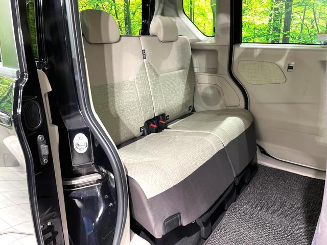 後部座席も気になるようなキズ・汚れやへたり等、大きなダメージはなく、良好な状態です。