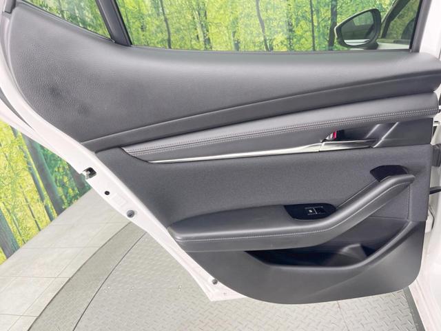 MAZDA3ファストバック 15Sツーリング 純正SDナビ 全周囲カメラ 衝突被害軽減システム レーダークルーズ 禁煙車 コーナーセンサー スマートキー LEDヘッド ビルトインETC オートハイビーム 車線逸脱警報 オートライト(41枚目)