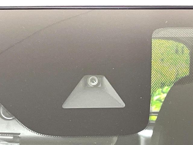 デイズ B 禁煙車 インテリジェントエマージェンシーブレーキ スマートキー アイドリングストップ オートライト ヘッドライトレベライザー 電動格納ミラー ステアリングスイッチ アームレスト(3枚目)