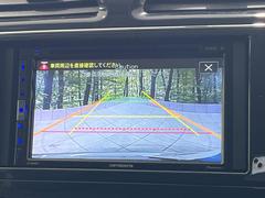 【バックカメラ】駐車時に後方がリアルタイム映像で確認できます。大型商業施設や立体駐車場での駐車時や、夜間のバック時に大活躍！運転スキルに関わらず、今や必須となった装備のひとつです！ 4