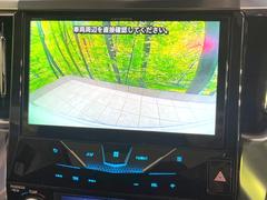 【バックカメラ】駐車時に後方がリアルタイム映像で確認できます。大型商業施設や立体駐車場での駐車時や、夜間のバック時に大活躍！運転スキルに関わらず、今や必須となった装備のひとつです！ 5