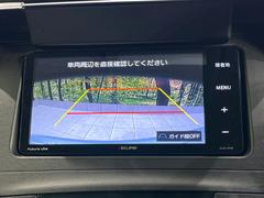 【バックカメラ】駐車時に後方がリアルタイム映像で確認できます。大型商業施設や立体駐車場での駐車時や、夜間のバック時に大活躍！運転スキルに関わらず、今や必須となった装備のひとつです！ 5