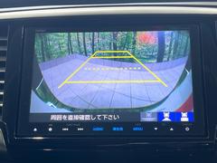 【バックカメラ】駐車時に後方がリアルタイム映像で確認できます。大型商業施設や立体駐車場での駐車時や、夜間のバック時に大活躍！運転スキルに関わらず、今や必須となった装備のひとつです！ 4