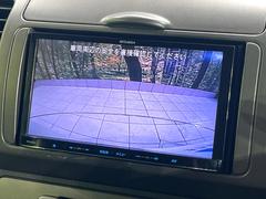 【バックカメラ】駐車時に後方がリアルタイム映像で確認できます。大型商業施設や立体駐車場での駐車時や、夜間のバック時に大活躍！運転スキルに関わらず、今や必須となった装備のひとつです！ 6