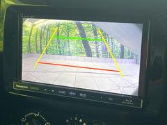 【バックカメラ】駐車時に後方がリアルタイム映像で確認できます。大型商業施設や立体駐車場での駐車時や、夜間のバック時に大活躍！運転スキルに関わらず、今や必須となった装備のひとつです！ 4