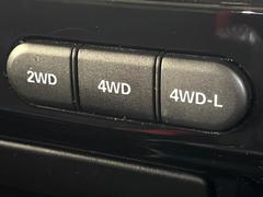 【オールモード４×４】２ＷＤ／４ＷＤモードを手軽に切り替え可能。燃費重視の２ＷＤ、スタック時に役立つＬＯＣＫ、ＡＵＴＯモードでは４ＷＤの配分を自動で調整し、路面状況を問わず安定した走りをサポート。 6