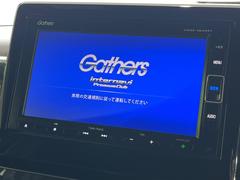 【純正ナビ】人気の純正ナビを装備。オーディオ機能も充実しており、Ｂｌｕｅｔｏｏｔｈ接続すればお持ちのスマホやＭＰ３プレイヤーの音楽を再生可能！毎日の運転がさらに楽しくなります！！ 3