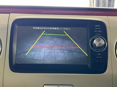 【バックカメラ】駐車時に後方がリアルタイム映像で確認できます。大型商業施設や立体駐車場での駐車時や、夜間のバック時に大活躍！運転スキルに関わらず、今や必須となった装備のひとつです！ 4